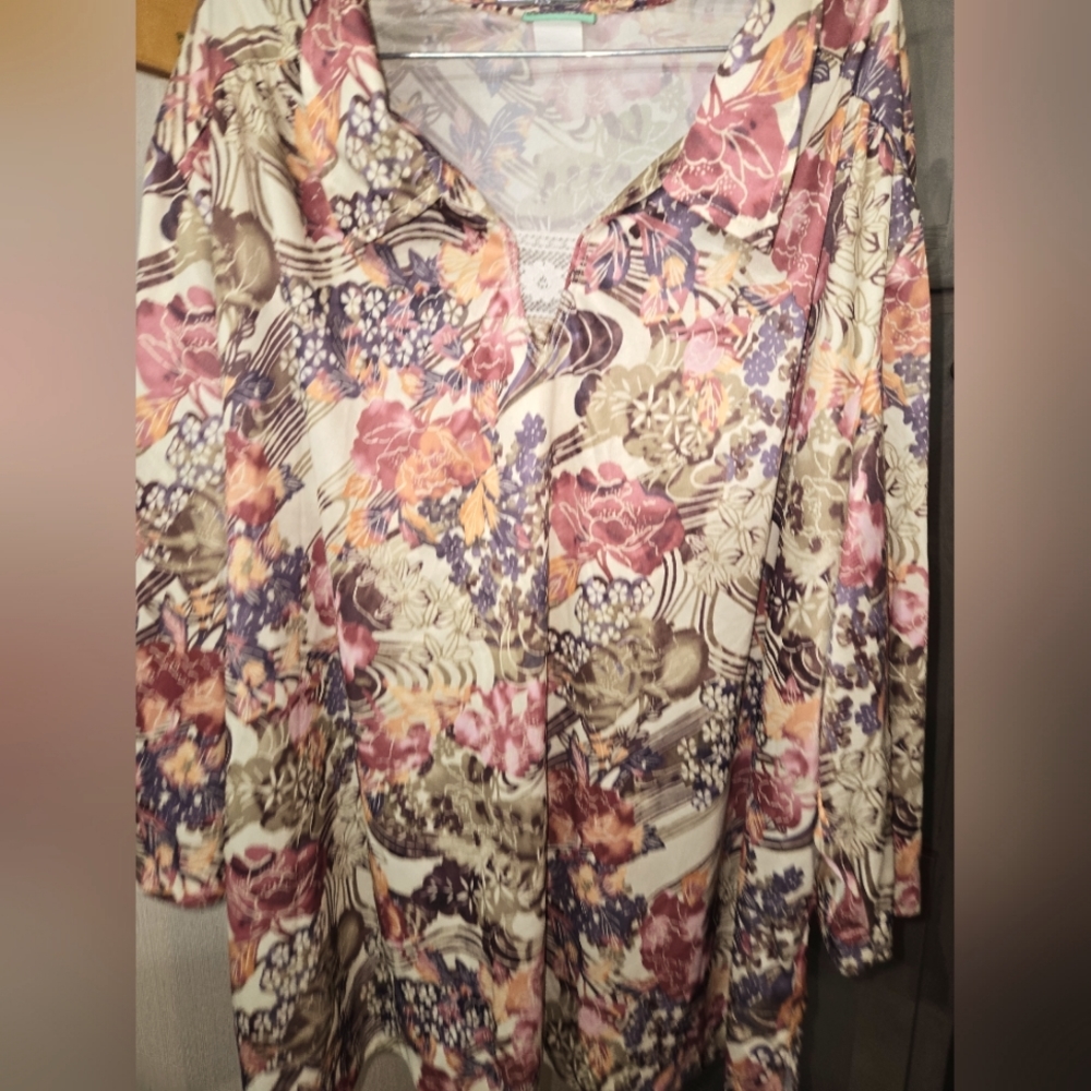 ***Sara Morgan Floral Shirt (3X) - Picture 2 of 8